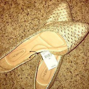 NWT Lane Bryant SZ 8W Gold perforated flats.